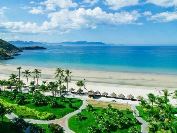 Ringed by a necklace of hills and with a sweeping crescent beach, Nha Trang enjoys a stunning setting. Offering some of the best scuba diving in the country it an ideal destination for a memorable beach holiday. Check out the Bao Dai Villas here for a terrific view of the bay. Also visit the National Oceanographic Museum of Vietnam for the sharks, turtles, coral reefs, lionfish, sea horses and Long Son Pagoda for the 79 feet tall white Buddha statue. Visit for 4 nights to enjoy a complete vacation with your family.