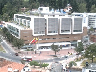 Universidad de Los Andes Colombia (also called Uniandes) retains its position of eighth in the Latin American rankings this year, achieving its highest score for employer reputation (the eighth best in Latin America). Uniandes is located in Colombia’s capital, Bogotá, and was established in 1948 as the country’s first non-sectarian university. It now has around 19,100 students and welcomed a record number of international students (232) in 2017, many of whom are from Europe.