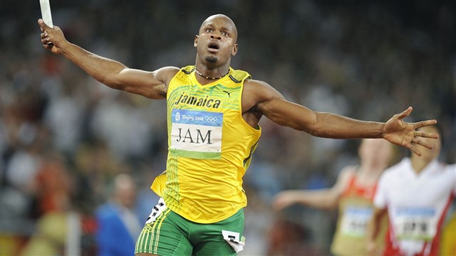 Asafa Powell was born on the 23rd of November 1982 in Spanish Town, Jamaica. He is the youngest son among the six sons of his parents. Powell studied from Ewarton Primary School and Charlemont High School, both in St. Catherine, Jamaica. Powell wanted to become a mechanic. Destiny chose him to become a world-class sprinter. From June 2005 to May 2008, Powell was the World Record holder in 100m clocking 9.77 and 9.74sec. He is known for breaking the 10-sec barrier consistently. He holds the amazing record for breaking the 10-sec barrier as many as 97 times. In the 100 yard dash, Powell holds the World Record clocking 9.09sec. It was set at Ostrava, Czech Republic on the 27th of May 2010. Stephen Francis has been Powell’s coach since 2001.