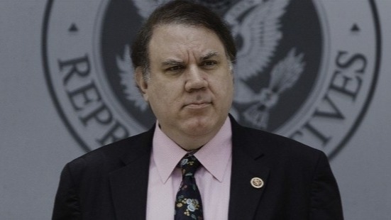 Having started his career in the field of law, he moved ahead and worked in a telecommunications company, IDT Corporation. Hailing from the democratic party, Grayson is running for Senate and represents the Florida’s Congressional district 9. Alan Grayson possesses a net worth of Approx $60.1 million.