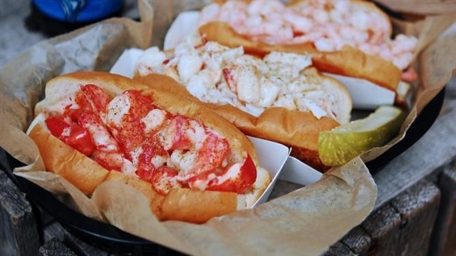 Considered one of the best lobster rolls in New York City, Luke’s Lobster began as a brick and mortar restaurant that quickly expanded to capitalize on the food truck trend. The Nauti Mobile serves a buttery lobster, crab, or shrimp roll with soda, chips, and a pickle. With minimal seasoning these rolls focus on the fresh and delicious seafood from sustainable fisheries in Maine.