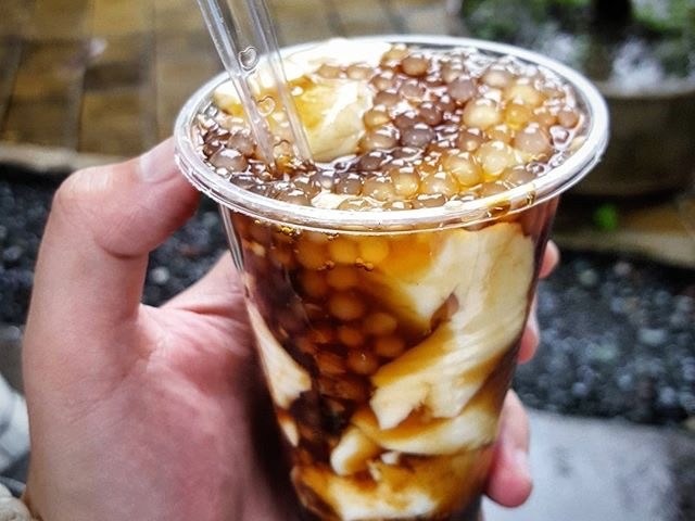 Taho is the delicious combination of silken tofu, arnibal (brown sugar syrup), and sago pearls. It’s best warm first thing in the morning, as soon as you hear the neighborhood taho man, making his rounds and shouting “Tahoooooooooo!”.