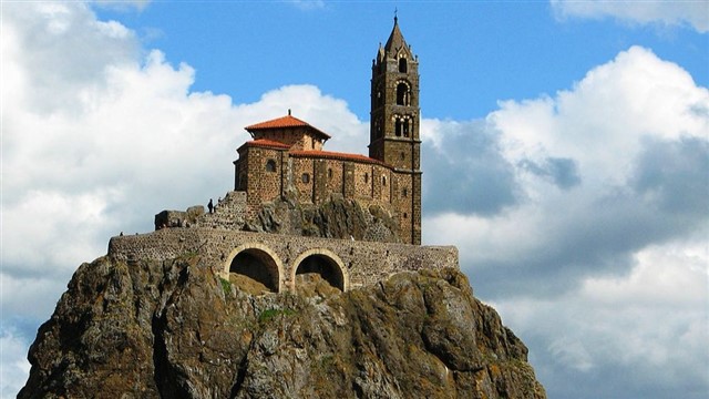 Saint-Michel d'Aiguilhe is a chapel in Aiguilhe, near Le Puy-en-Velay, France. It was built in 969 on a volcanic plug 85 metres high. The chapel is re...